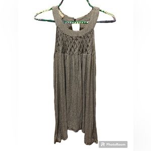 Woman’s Maurice’s large flow tank top